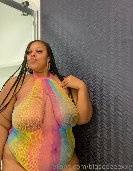 本物のオンリーファンズ アートヌード 画像