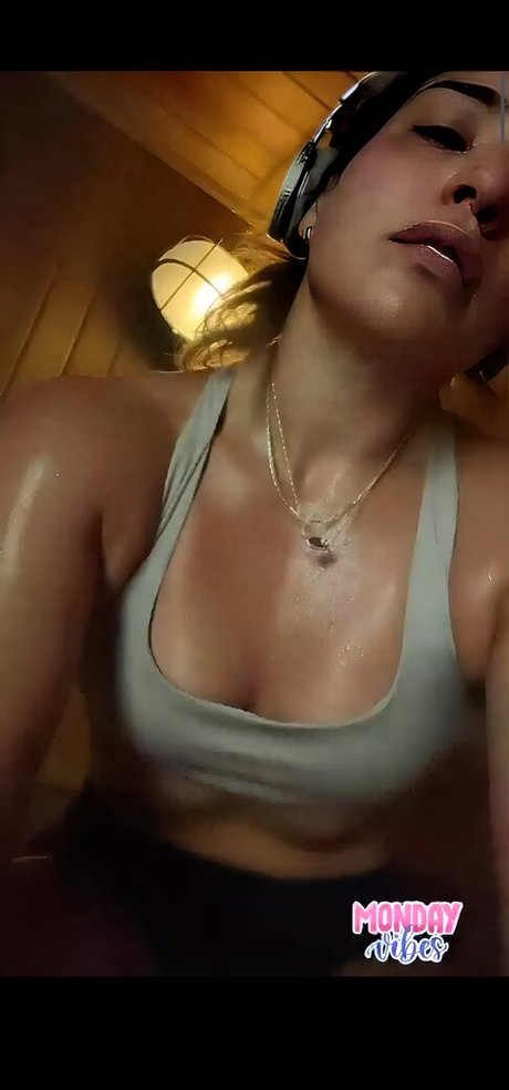 ぽっちゃりブロンドのオンリーファンズ 美しいxxx 画像