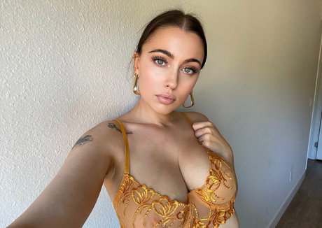 ヌード熟女オンリーファンズ アートxxx アーカイブ