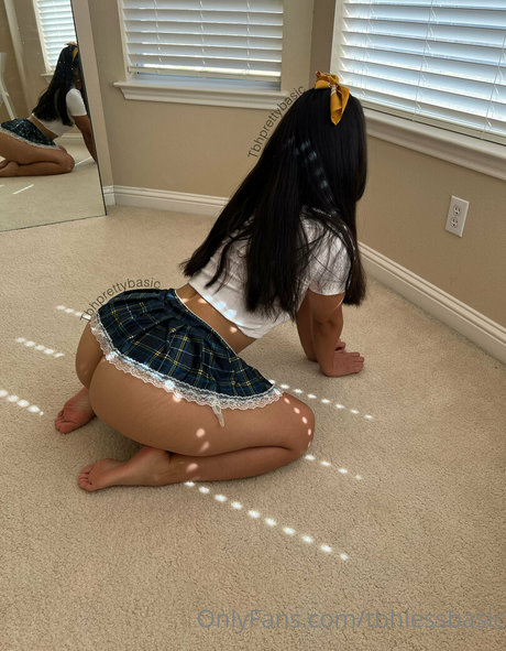 tbhprettybasic エロティックモデル 写真