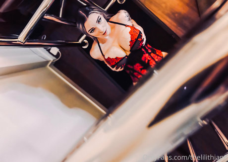 年配の熟女オンリーファンズ アートポルノ 写真