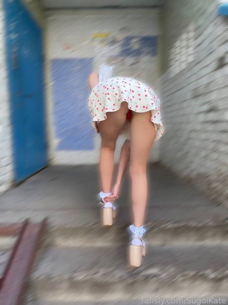 巨乳で痩せているオンリーファンズ 美しいヌード 画像