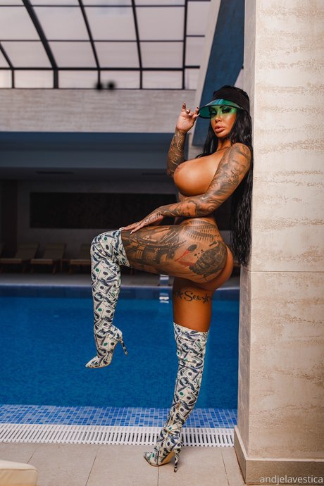 Andjela Vestica 素敵なポルノスター ギャラリー