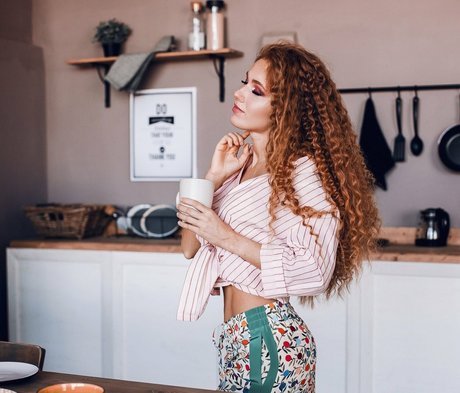 スムーズなオンリーファンズ 美しいポルノ 写真