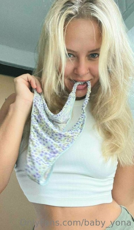 ぽっちゃりブルネットオンリーファンズ アダルト無料 画像