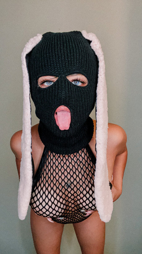 巨乳で痩せているオンリーファンズ トップ 写真