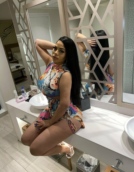 獣医オンリーファンズ セクシーヌード 画像