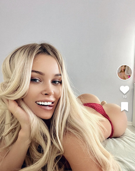 Lily Ermak セックス女優 写真