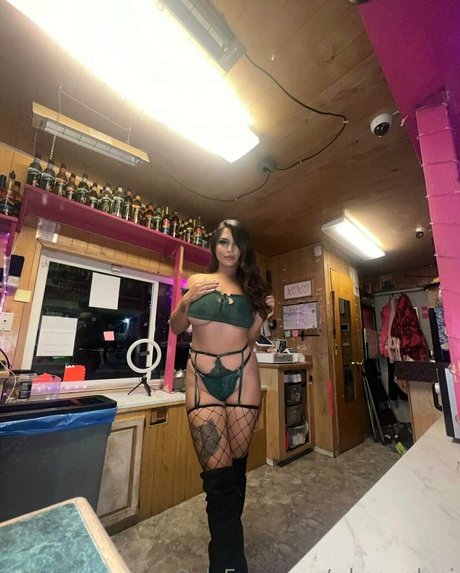 Whosurdani ポルノ女優 写真