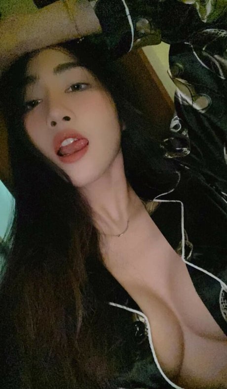 GungGingNsk 裸のポルノスター 写真