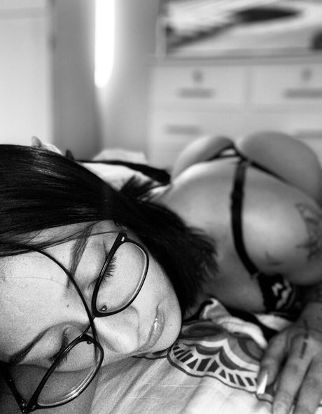 Manuela valenzuelaaa アート女優 写真