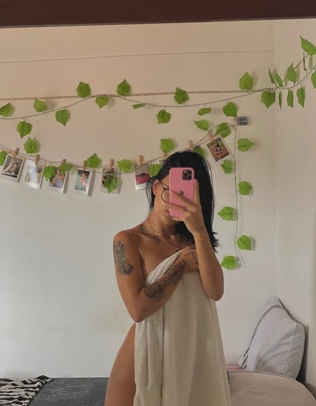 Manuela valenzuelaaa ヌードモデル 写真