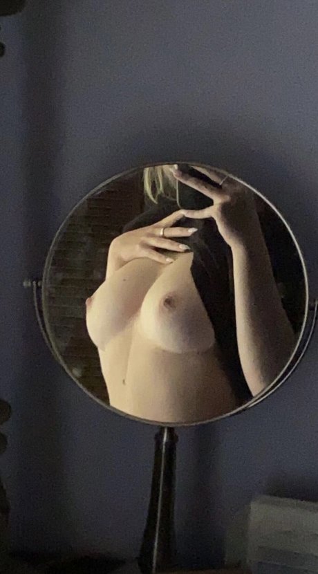 crybaby k ヌードモデル 画像