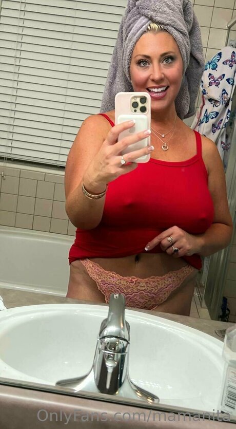 カーリーエボニーオンリーファンズ 美しいヌード 写真