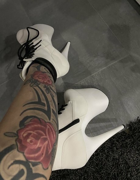 ニューハーフの乗馬オンリーファンズ 可愛い ギャラリー