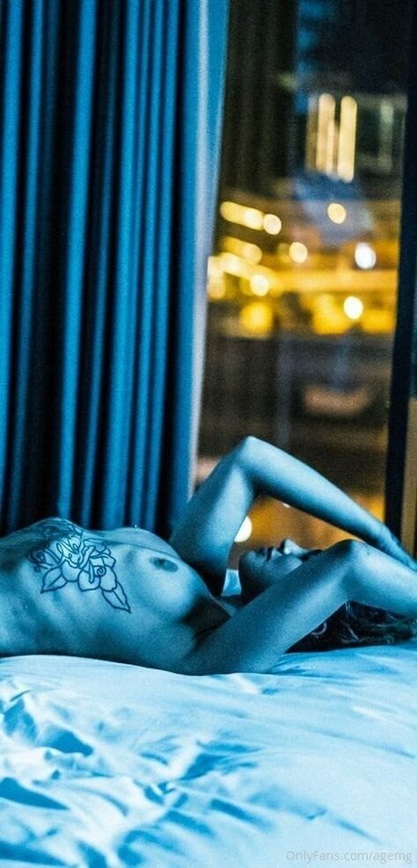 Agemg エロティックなスター 画像