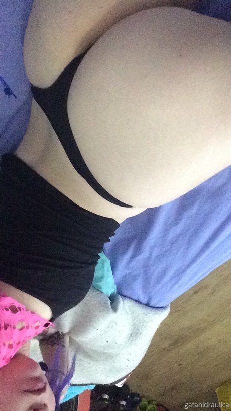 カーリーエボニーオンリーファンズ 可愛い ギャラリー