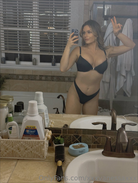 Essa V ヌード女優 ギャラリー