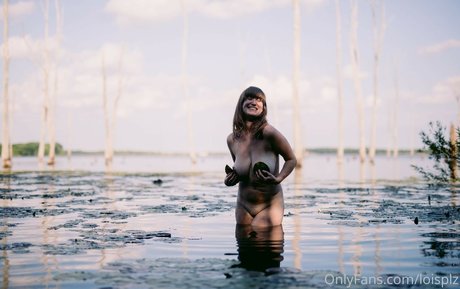 金髪の顔射オンリーファンズ セクシーヌード 写真