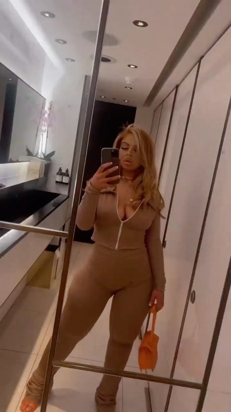 Esmee Dream ヌード女優 写真