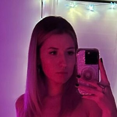 巨乳ランジェリーオンリーファンズ アートポルノ 画像