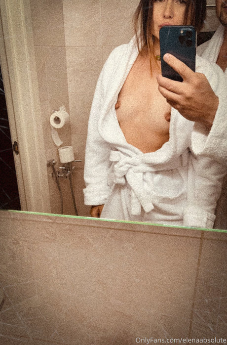 レズビアン乱交オンリーファンズ 無料裸 写真