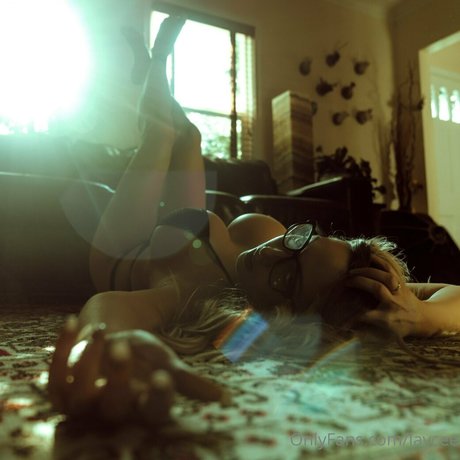 ジャークオンリーファンズ 裸 写真