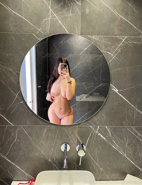 アラブ人妻オンリーファンズ アダルト 写真