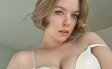 jovi fragole ヌードスター 写真