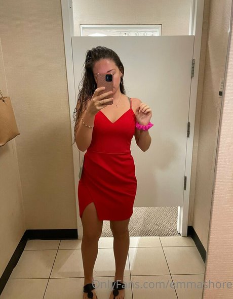 ティーンフィンガリングオンリーファンズ HD 写真