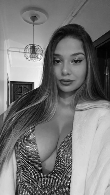 Merve Taskn トップモデル 写真