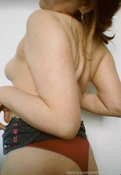 emilyforelsket セックス女優 画像