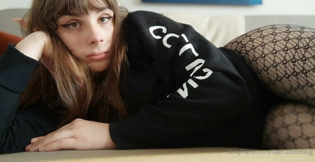 faecuddlebug トップモデル 写真