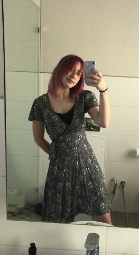 Moshpitmi 裸のモデル 画像