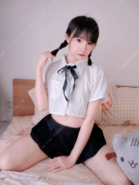 足 マンコ オンリーファンズ セクシー 画像