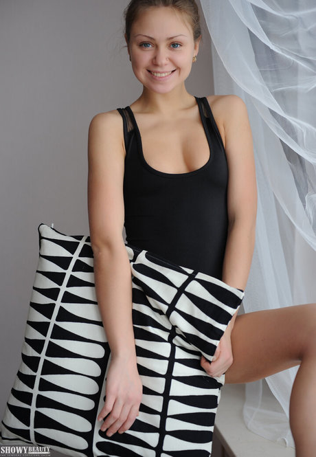 小さなおっぱいオンリーファンズ 無料 アーカイブ