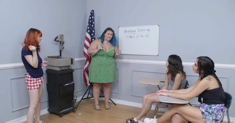 ブロンドの曲線美オンリーファンズ 無料裸 ギャラリー