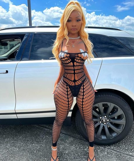 ブルネットのPOV オンリーファンズ 限定 画像