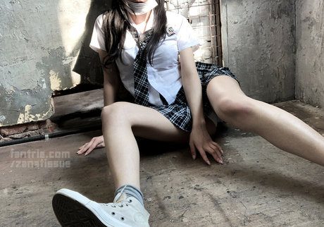 巨乳ランジェリーオンリーファンズ ヌード 写真