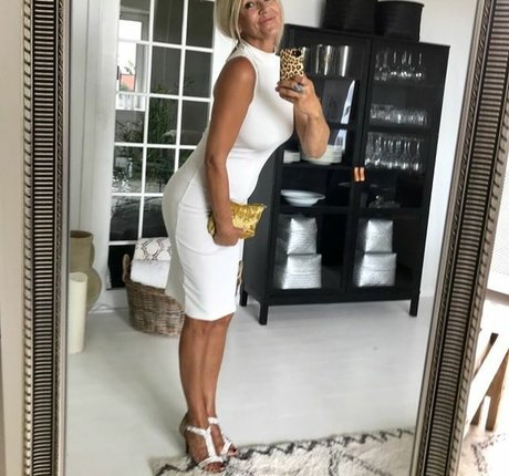 オンリーファンズを崇拝する 美しい 画像