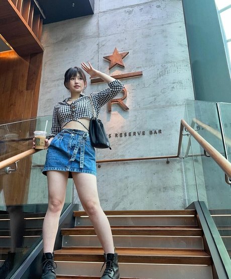 ZhouYiQin ポルノスター ホット ギャラリー