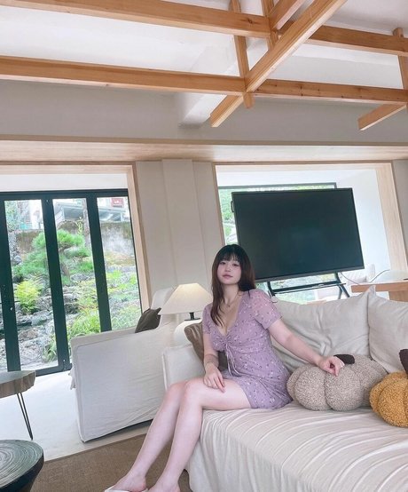 ZhouYiQin ヌードのポルノスター 写真