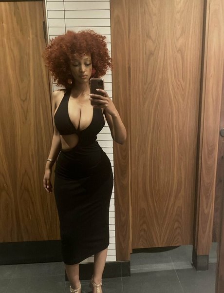 エボニートップオンリーファン ホットヌード 写真