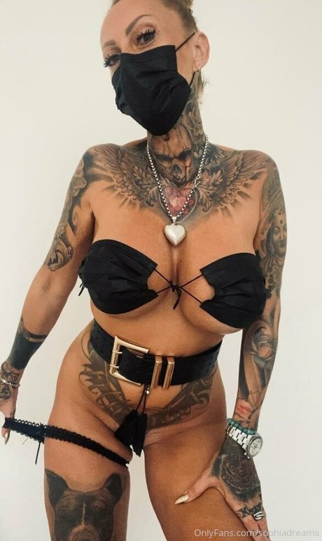 成熟したラテン系オンリーファンズ アートヌード 写真