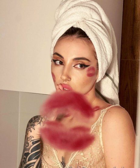 アマチュアペッギングオンリーファンズ セクシーヌード ギャラリー