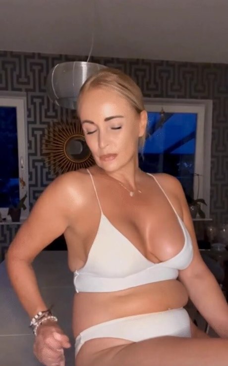 成熟したラテン系オンリーファンズ トップ 写真