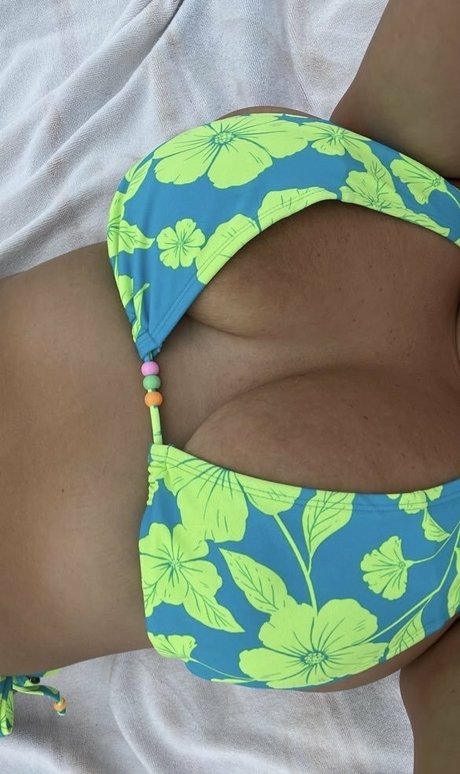 曲線美の女の子オンリーファンズ 無料セックス 写真