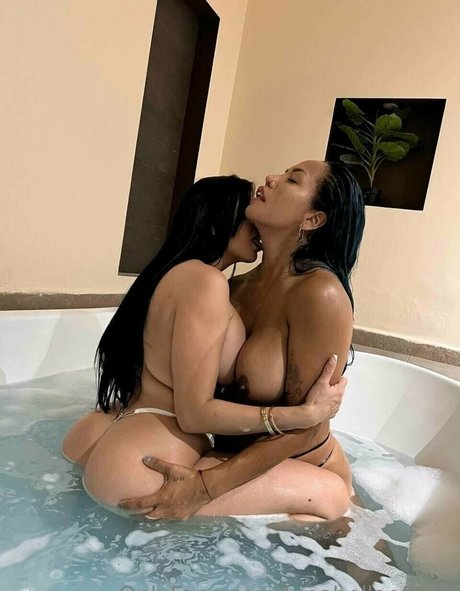 Mujer Luna Bella 写真集