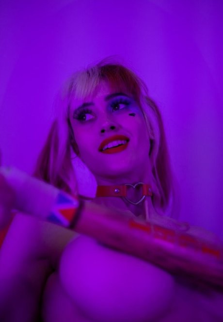 ニューハーフの乗馬オンリーファンズ アダルト無料 写真