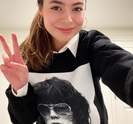 Miranda Cosgrove 無料女優 画像